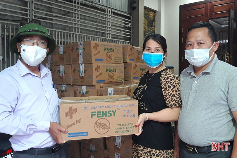 Hà Tĩnh tiếp nhận nhiều vật tư phòng chống dịch từ các nhà hảo tâm