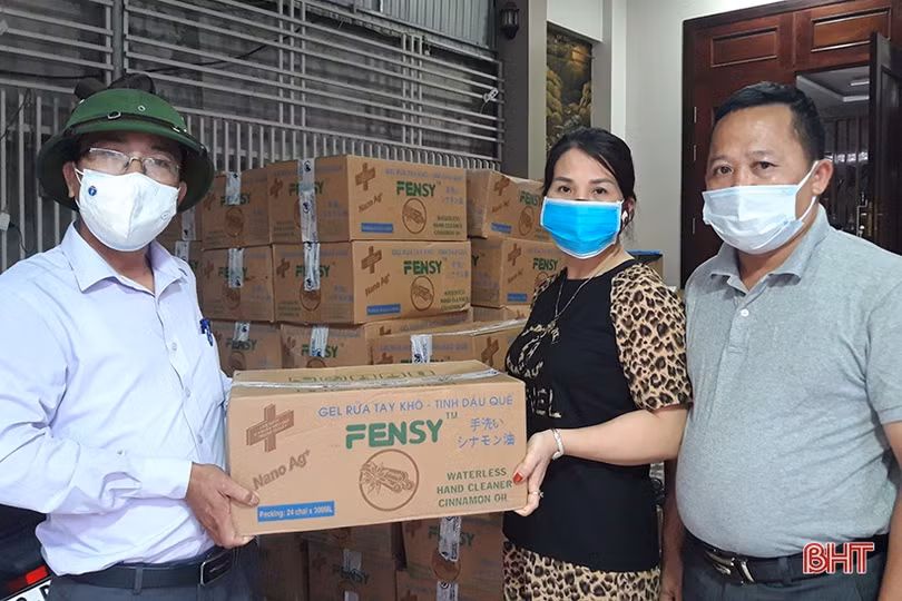 Hà Tĩnh tiếp nhận nhiều vật tư phòng chống dịch từ các nhà hảo tâm