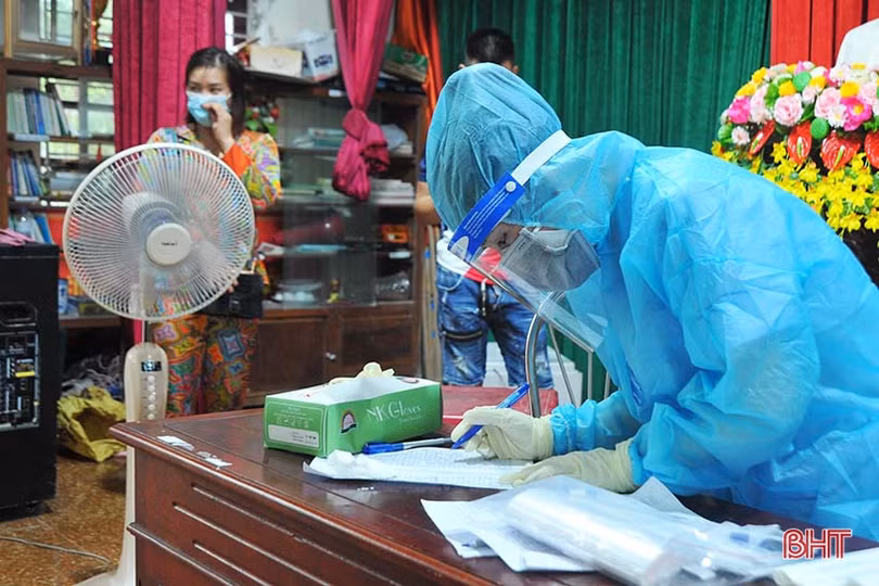 TP Hà Tĩnh xuyên đêm lấy mẫu xét nghiệm virus SARS-CoV-2
