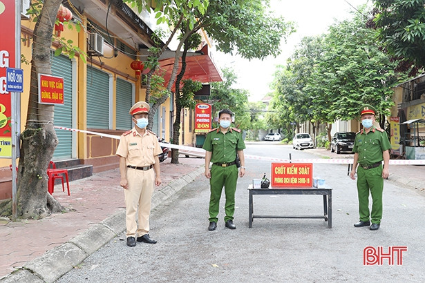 Công an Hà Tĩnh tăng cường 150 cán bộ, chiến sỹ kiểm soát khu vực cách ly, chốt phong tỏa 