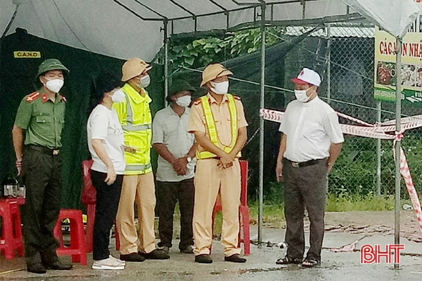 Giáo phận Hà Tĩnh tặng hàng ngàn suất quà cho các bệnh viện