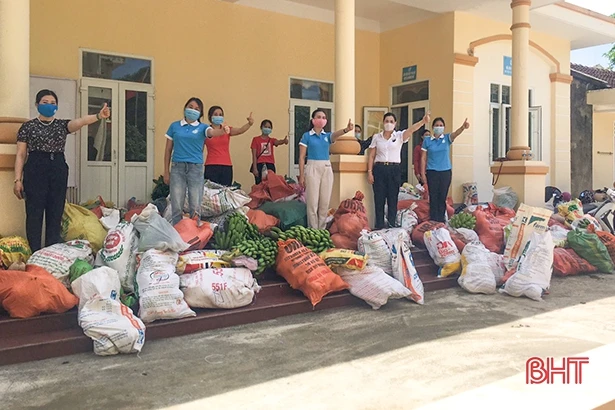 Phụ nữ Hà Tĩnh góp lương thực, nấu cơm hỗ trợ các khu cách ly 