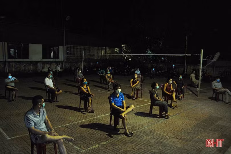 TP Hà Tĩnh xuyên đêm lấy mẫu xét nghiệm virus SARS-CoV-2