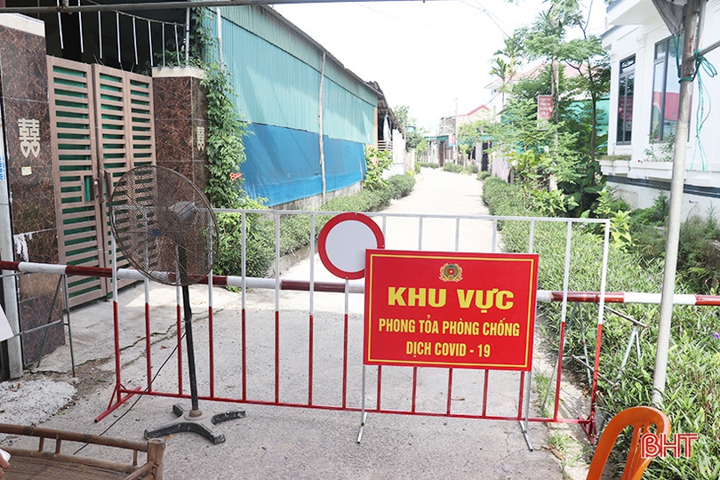 Lãnh đạo Hà Tĩnh động viên lực lượng tuyến đầu chống dịch