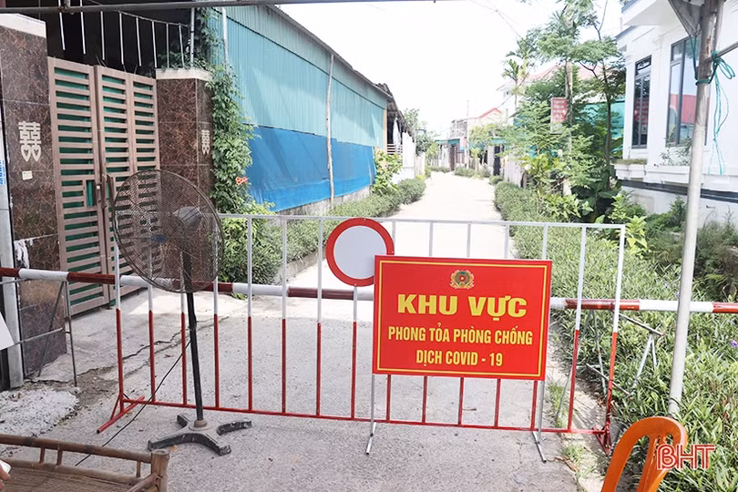 Lãnh đạo Hà Tĩnh động viên lực lượng tuyến đầu chống dịch