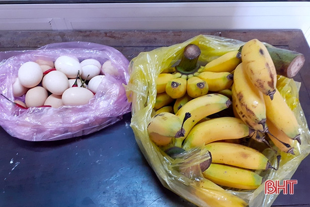 Phụ nữ Hà Tĩnh góp lương thực, nấu cơm hỗ trợ các khu cách ly 