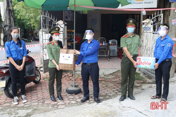 Tỉnh đoàn Hà Tĩnh hỗ trợ nhiều trang thiết bị phục vụ chống dịch