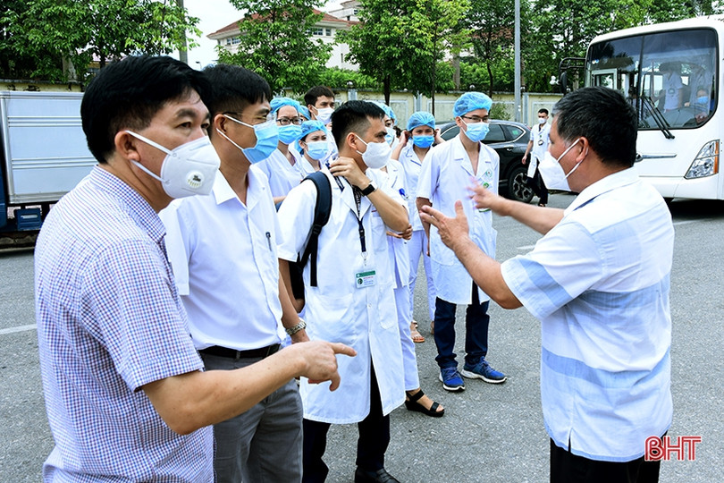 52 cán bộ y tế Nghệ An đã có mặt hỗ trợ Hà Tĩnh phòng, chống dịch Covid-19