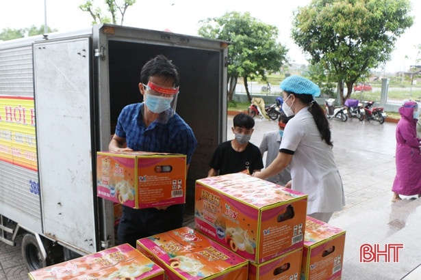 Một doanh nghiệp ở Bình Dương tặng 500 thùng nước uống dinh dưỡng phục vụ chống dịch ở Hà Tĩnh