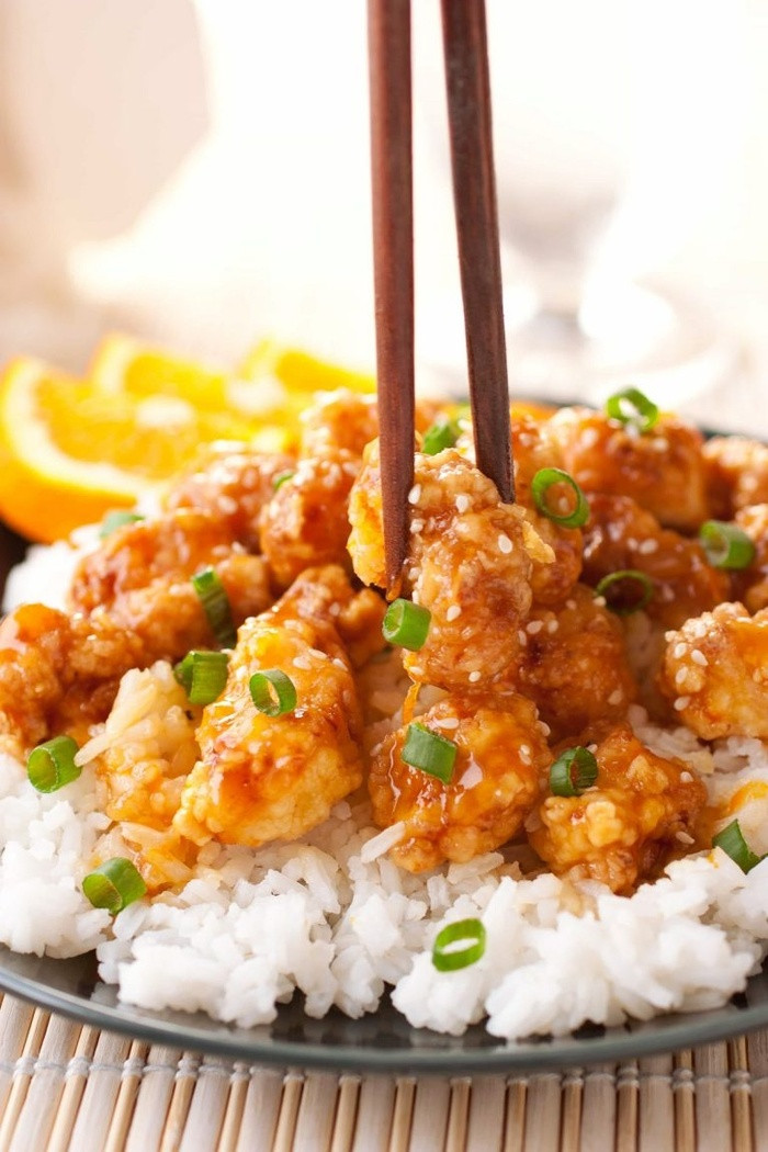 Trổ tài làm món gà sốt cam để đổi món cho cả nhà!