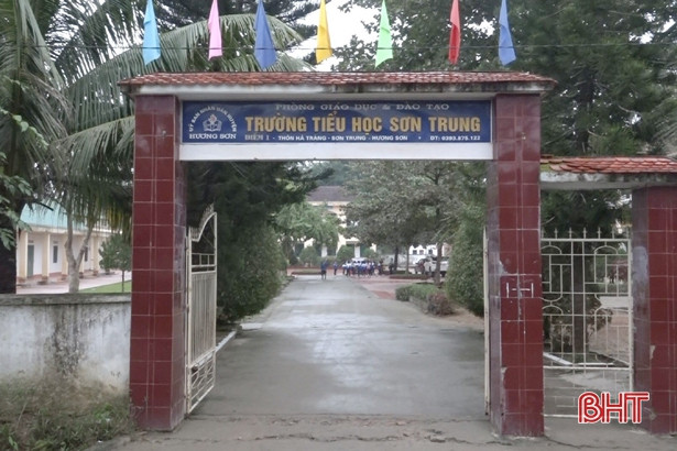 Trường học 35 năm tuổi ở xã miền núi Hà Tĩnh xuống cấp, cả thầy và trò bất an!