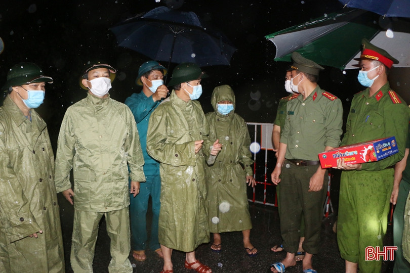 Nỗ lực vượt qua khó khăn, bảo vệ các điểm chốt kiểm soát phòng dịch Covid-19