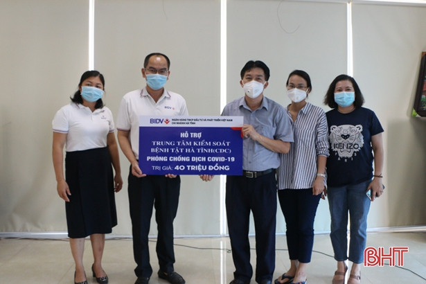BIDV Hà Tĩnh hỗ trợ 200 triệu đồng động viên lực lượng tuyến đầu chống dịch