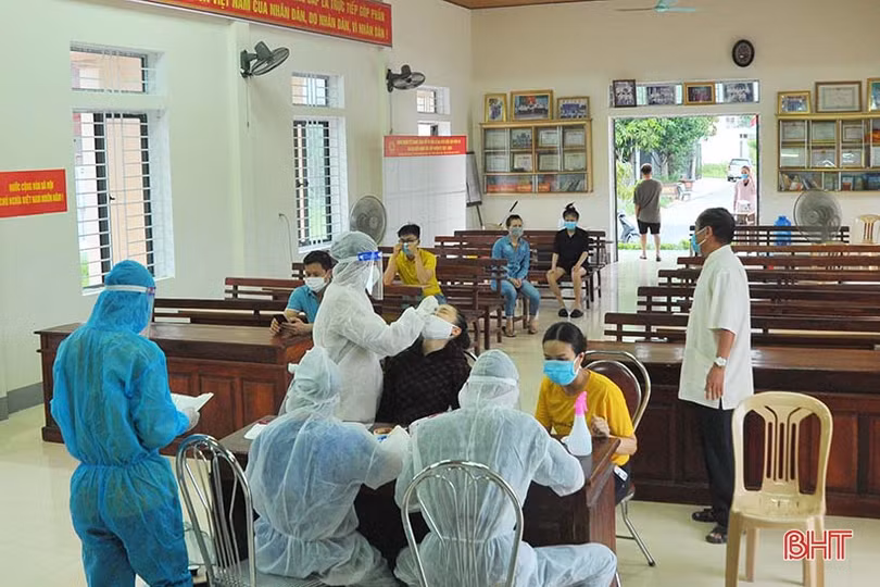 TP Hà Tĩnh xuyên đêm lấy mẫu xét nghiệm virus SARS-CoV-2