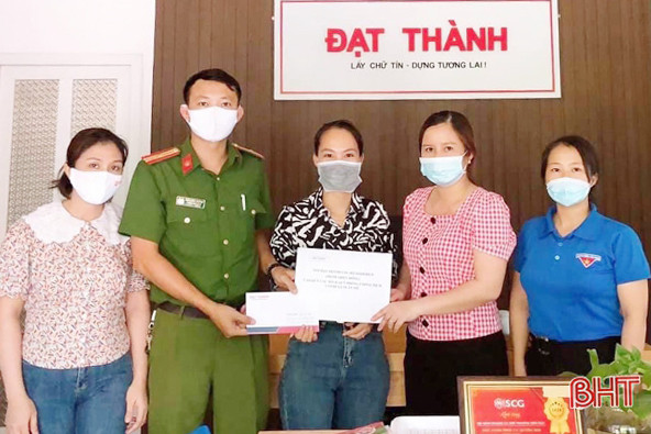 Cẩm Xuyên, Nghi Xuân góp hơn 2,7 tỷ đồng ủng hộ Quỹ Phòng, chống dịch bệnh Covid-19