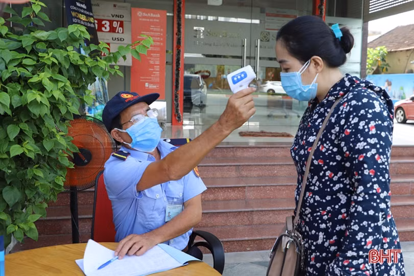 Hệ thống ngân hàng Hà Tĩnh siết chặt phòng dịch Covid-19