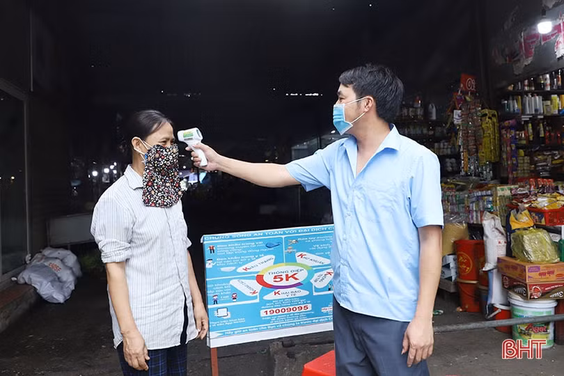 Dịch vụ không thiết yếu dừng hoạt động, hàng nhu yếu phẩm tiếp tục phục vụ Nhân dân