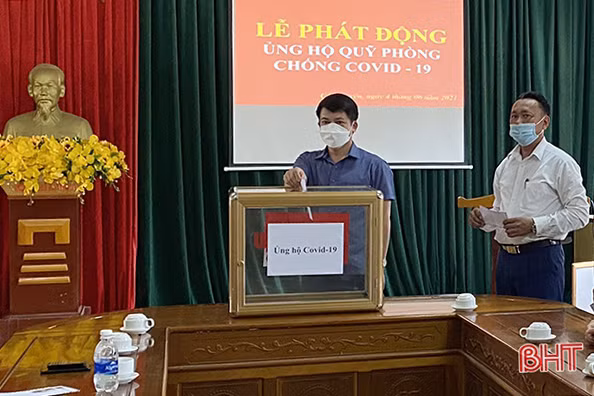 Cẩm Xuyên, Nghi Xuân góp hơn 2,7 tỷ đồng ủng hộ Quỹ Phòng, chống dịch bệnh Covid-19