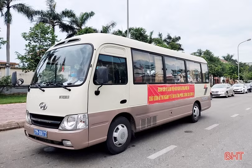 52 cán bộ y tế Nghệ An đã có mặt hỗ trợ Hà Tĩnh phòng, chống dịch Covid-19