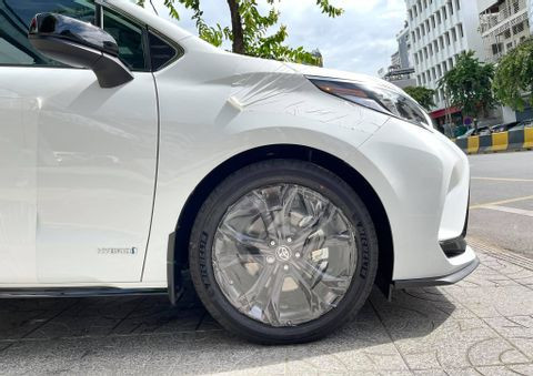 Cận cảnh Toyota Sienna XSE 2021 với thiết kế thể thao hơn