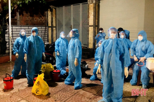 Hà Tĩnh ghi nhận thêm 11 trường hợp dương tính với Covid-19