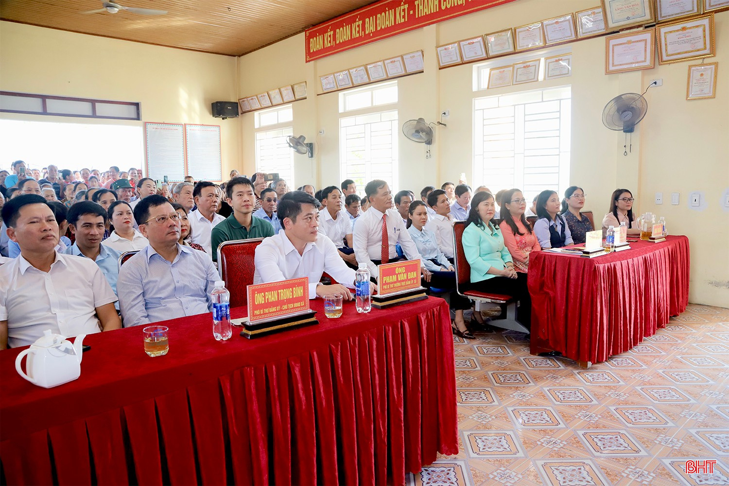 Đại biểu tham dự ngày hội.