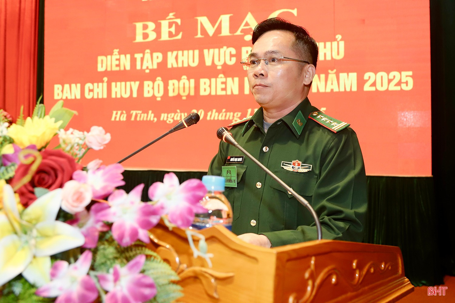 Đại tá Nguyễn Ngọc Nguyên - Phó Chỉ huy trưởng, Tham mưu trưởng Ban Chỉ huy BĐBP tỉnh báo cáo kết quả diễn tập khu vực phòng thủ Ban Chỉ huy BĐBP năm 2025.