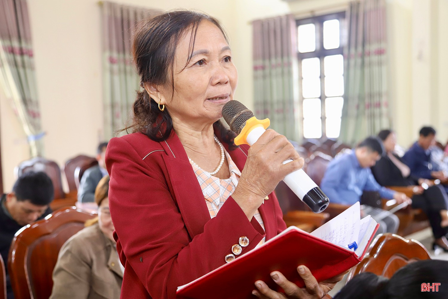 Cử tri Trần Thị Uyên - thôn Yên Giang (xã Yên Hoà) kiến nghị một số vấn đề liên quan đến đời sống dân sinh.