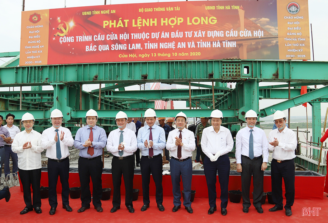 Hợp long cầu Cửa Hội bắc qua sông Lam, nối hai tỉnh Nghệ An - Hà Tĩnh