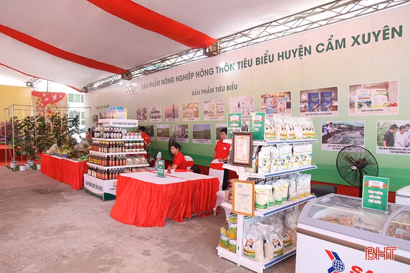 Trưng bày sản phẩm nông nghiệp tiêu biểu chào mừng Đại hội Đại biểu Đảng bộ huyện Cẩm Xuyên