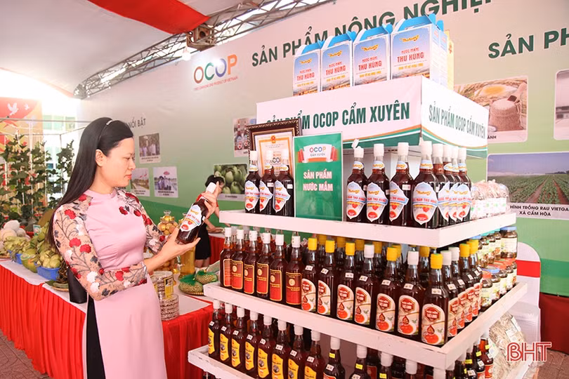 Trưng bày sản phẩm nông nghiệp tiêu biểu chào mừng Đại hội Đại biểu Đảng bộ huyện Cẩm Xuyên