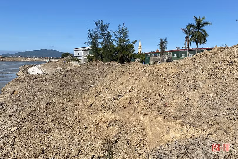 Sớm tổ chức bán đấu giá hơn 110.000 m<sup>3</sup> đất thải từ dự án nâng cấp hệ thống kênh Bắc Thạch Hà