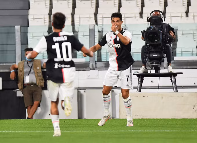 Ronaldo lập cú đúp trong 3 phút, Juventus tiến sát ngai vàng lần thứ 9 liên tiếp