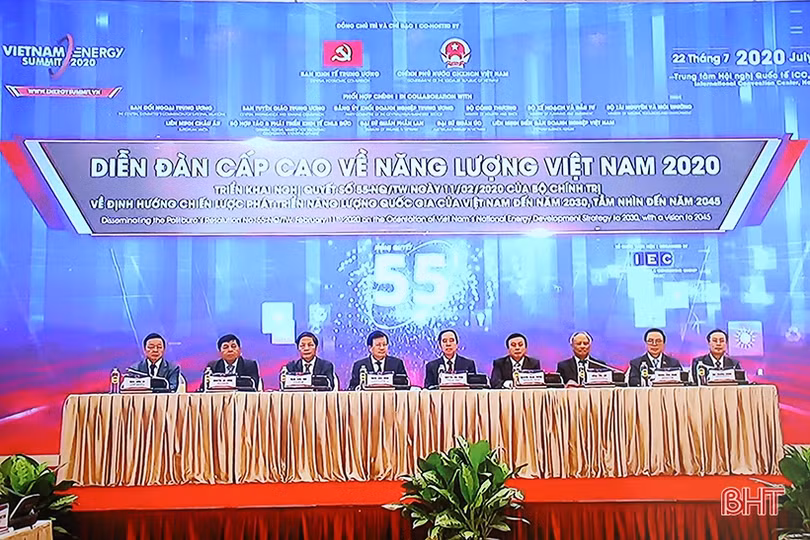 Lãnh đạo Hà Tĩnh dự hội nghị trực tuyến Diễn đàn cấp cao Năng lượng Việt Nam