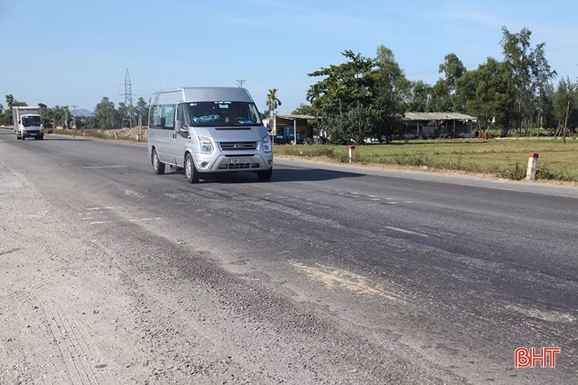 Khắc phục hiện tượng hằn lún vệt bánh xe ở nút giao tuyến tránh TP Hà Tĩnh