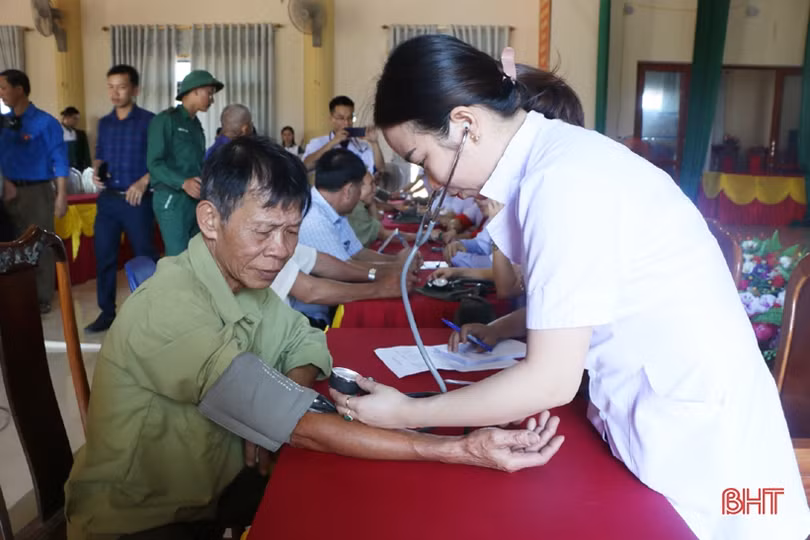 Đoàn thanh niên Vietcombank Hà Tĩnh tặng nhà nhân ái cho gia đình chính sách ở Hương Sơn