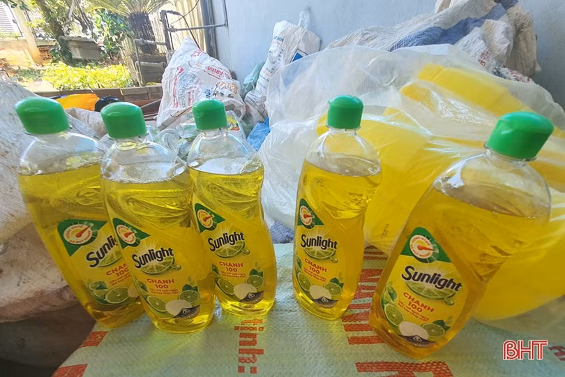 Bắt quả tang hộ dân có hành vi sản xuất nước rửa chén giả với số lượng lớn ở Hà Tĩnh
