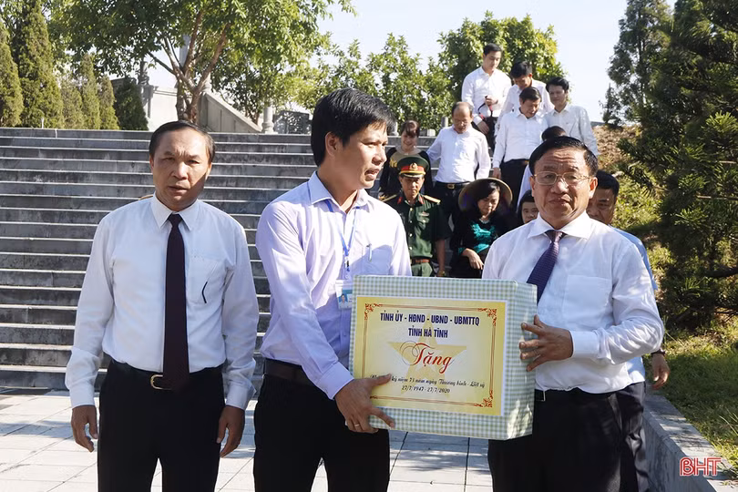 Lãnh đạo Hà Tĩnh dâng hương tại các địa chỉ đỏ nhân kỷ niệm 73 năm ngày Thương binh - Liệt sỹ