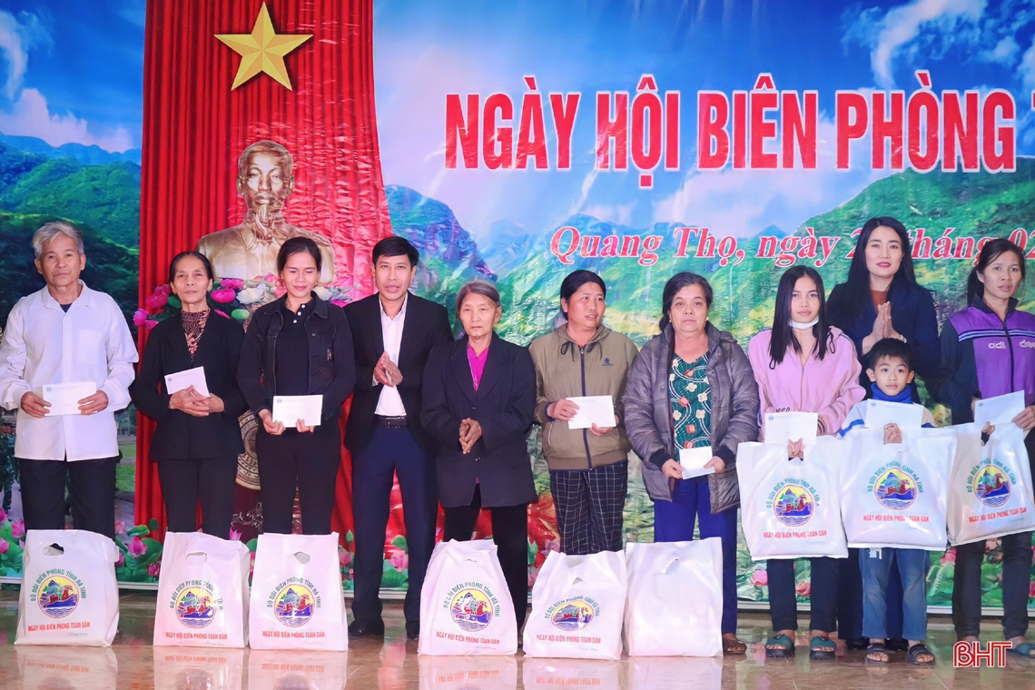 Vui “Ngày hội Biên phòng toàn dân” ở xã biên giới Hà Tĩnh
