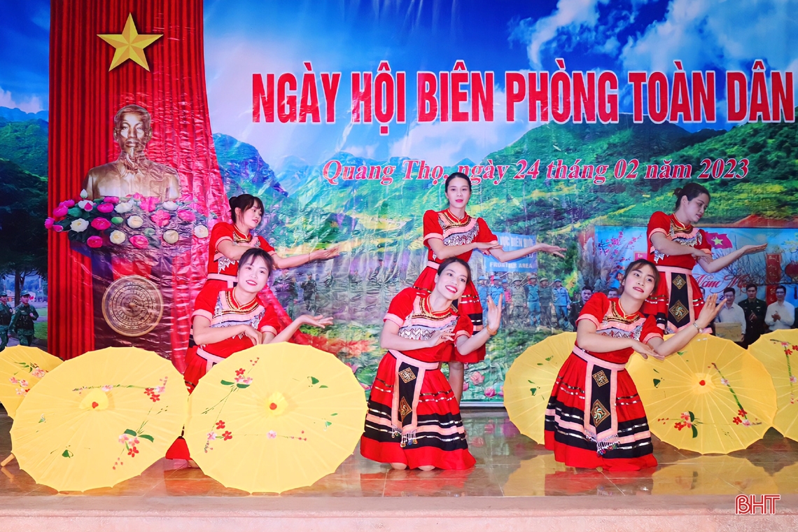 Vui “Ngày hội Biên phòng toàn dân” ở xã biên giới Hà Tĩnh