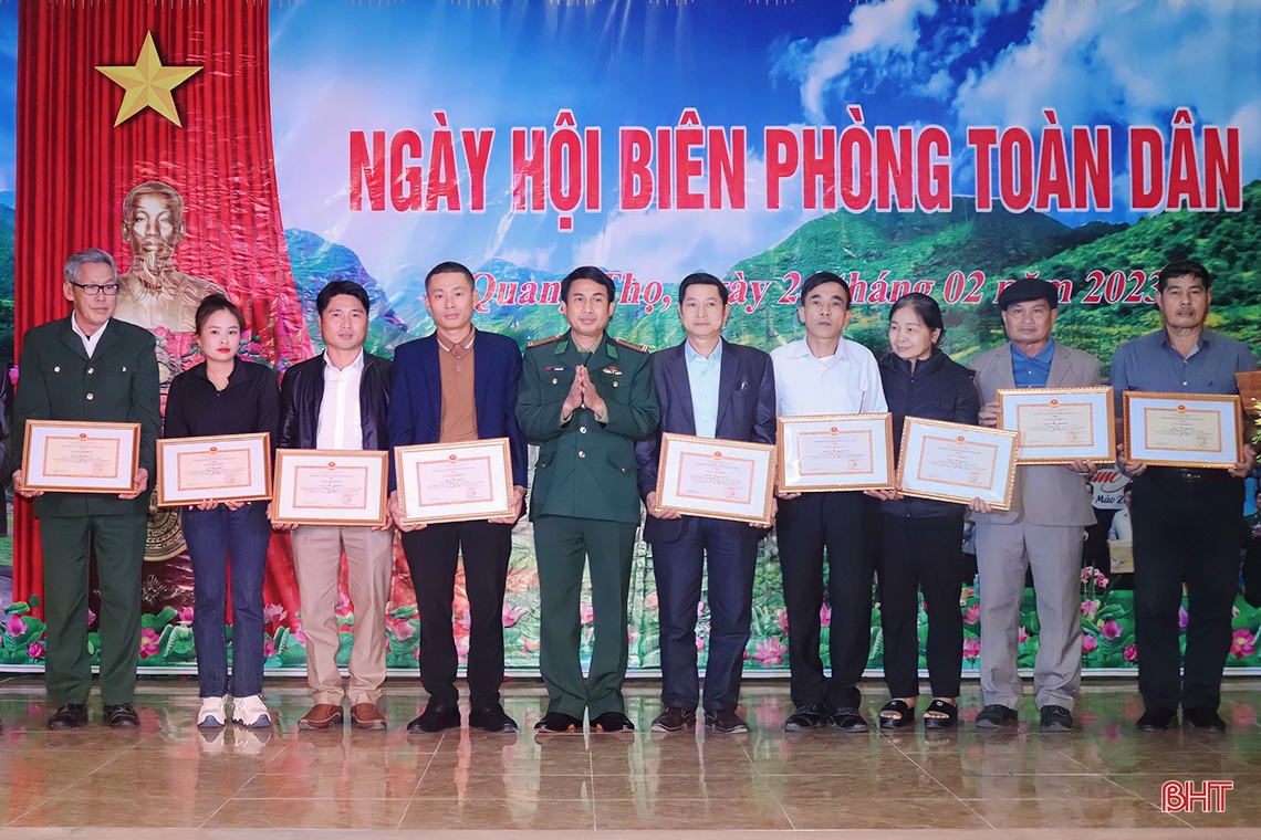 Vui “Ngày hội Biên phòng toàn dân” ở xã biên giới Hà Tĩnh