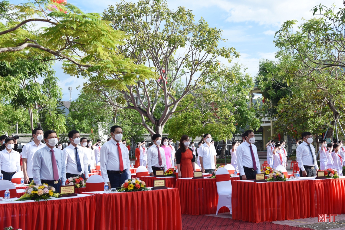 Hà Tĩnh khai giảng năm học mới, truyền hình trực tiếp từ Trường THCS Lê Văn Thiêm
