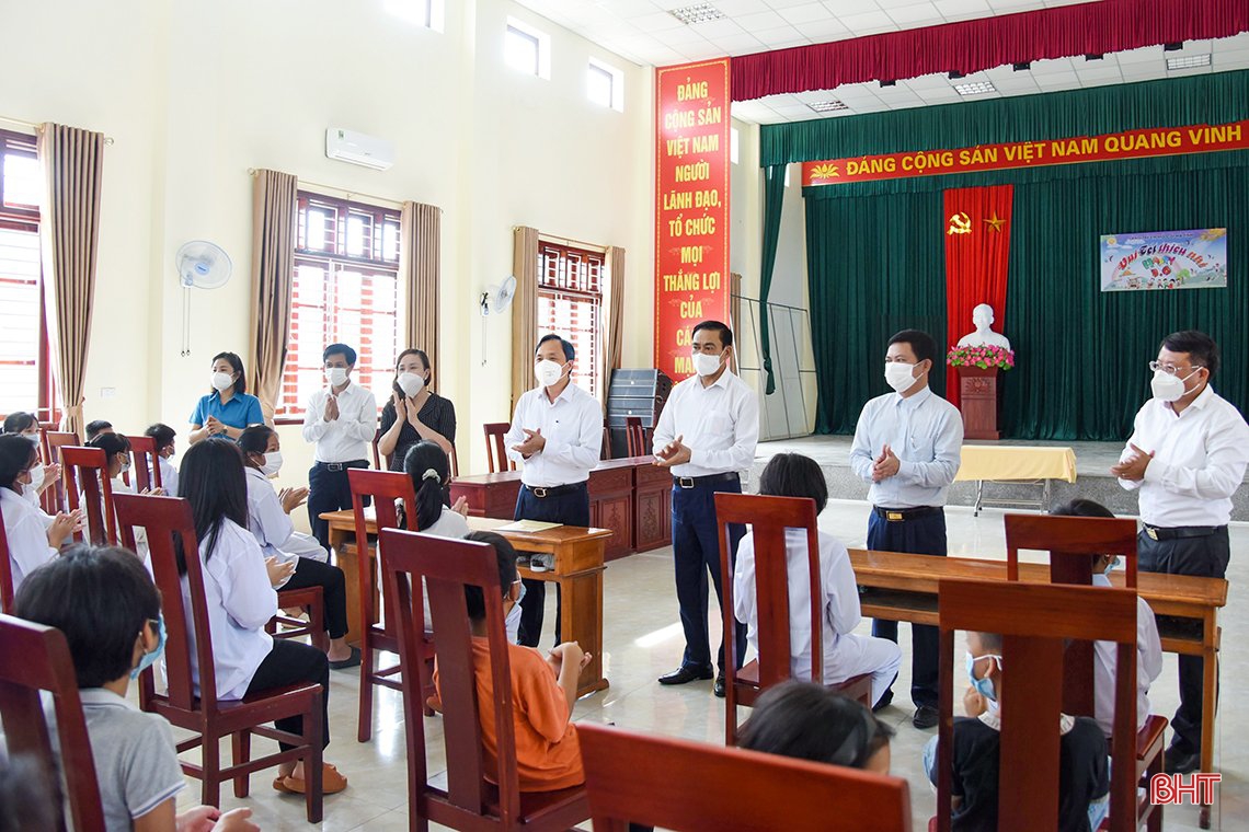 Hà Tĩnh khai giảng năm học mới, truyền hình trực tiếp từ Trường THCS Lê Văn Thiêm