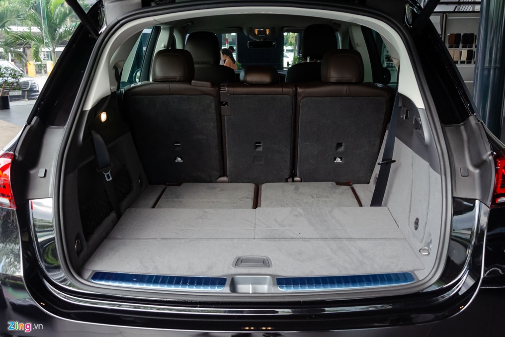 Dung tích chở đồ của Mercedes GLE 2019 khi gập lần lượt hàng ghế thứ 3 và thứ 2 đạt 630 lít và hơn 2.000 lít. Mercedes GLE 2019 sắp bán tại Việt Nam có thêm một loạt công nghệ mới