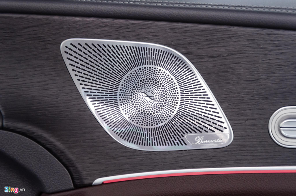 Hệ thống loa của xe đến từ hãng Burmester với 9 loa âm thanh vòm cao cấp, tổng công suất 590 watt. Mercedes GLE 2019 sắp bán tại Việt Nam có thêm một loạt công nghệ mới