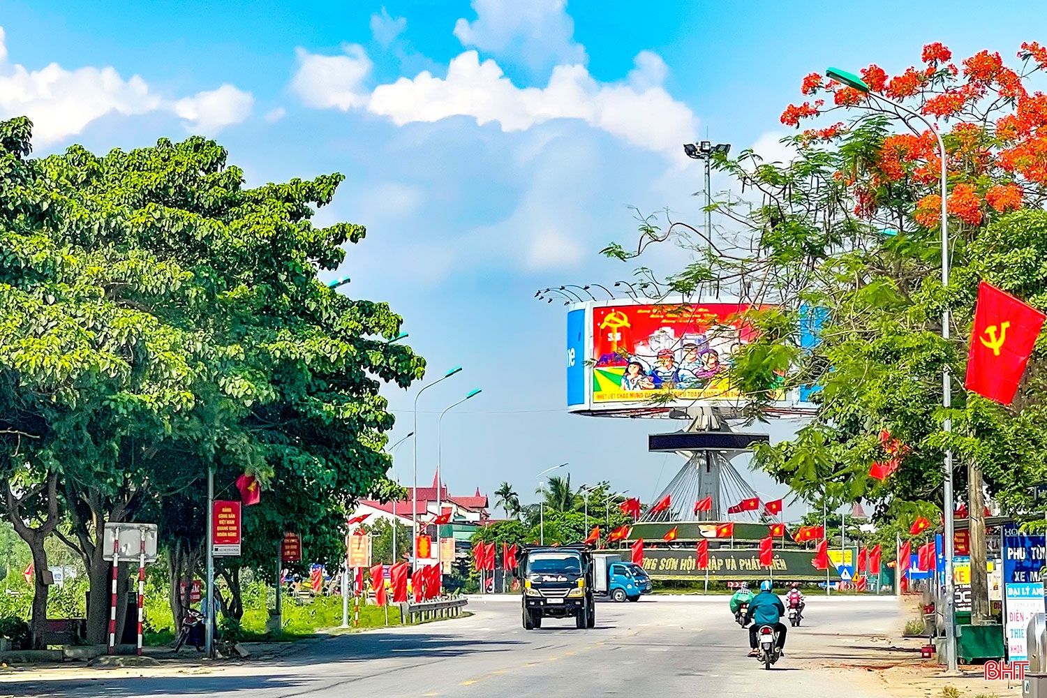 Hà Tĩnh náo nức cờ hoa, lòng người rộn rã hướng về ngày hội non sông