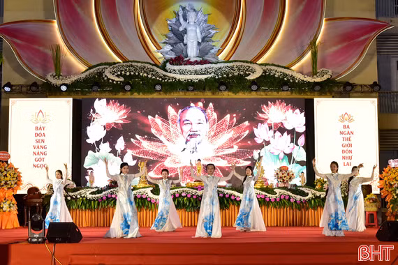 Đại lễ Phật đản - dấn thân phụng sự, đồng hành cùng dân tộc