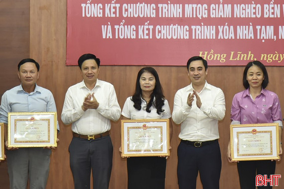 TX Hồng Lĩnh khen thưởng 42 tập thể, cá nhân xuất sắc trong phong trào vì người nghèo, xoá nhà tạm 