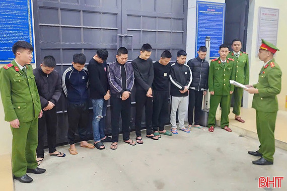 Rủ nhau đánh “ba cây”, 8 đối tượng bị khởi tố