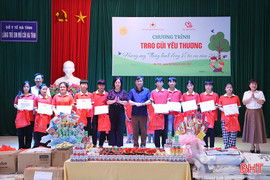 “Trao gửi yêu thương” đến trẻ em mồ côi Hà Tĩnh 